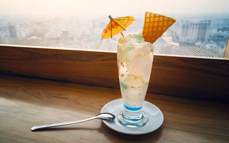 Bánh quế tam giác dùng để trang trí kem tươi, kem ly